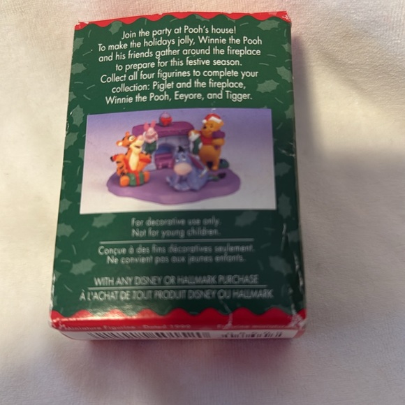 Christmas at Pooh's House Merry Miniature Figurines - Picture 15 of 16